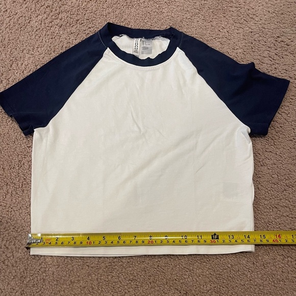 H&M DIVIDED (Junior) Basic CrewNeck Crop Top Tee - Picture 5 of 9